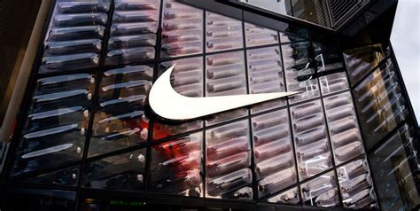 Nike doneert 30.000 paar schoenen aan gezondheidszorg.